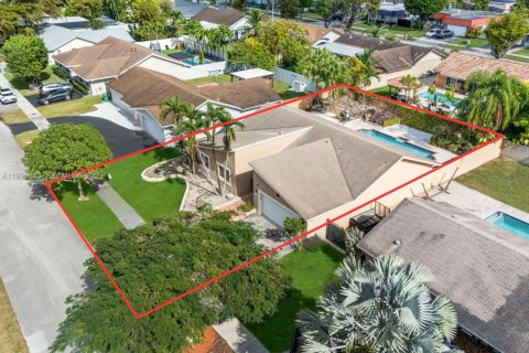 House in Miami, Florida 4 bedrooms, 196.21 sq.m. № 1991267 - photo 27