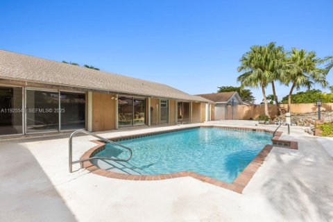 House in Miami, Florida 4 bedrooms, 196.21 sq.m. № 1991267 - photo 19