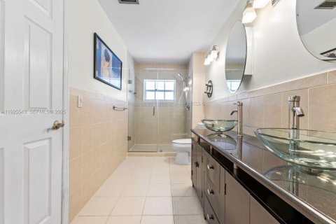 House in Miami, Florida 4 bedrooms, 196.21 sq.m. № 1991267 - photo 12
