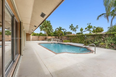 House in Miami, Florida 4 bedrooms, 196.21 sq.m. № 1991267 - photo 18