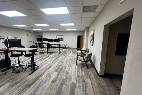 Propiedad comercial en alquiler en Mulberry, Florida, 297.29 m2 № 1408560 - foto 5