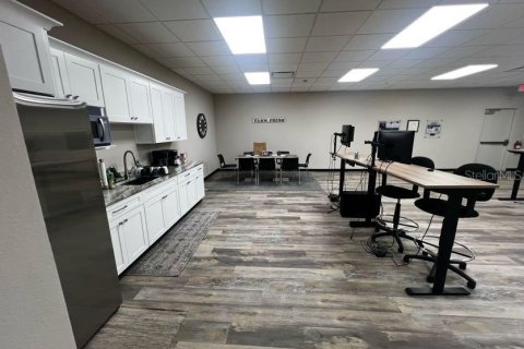 Propiedad comercial en alquiler en Mulberry, Florida, 297.29 m2 № 1408560 - foto 4