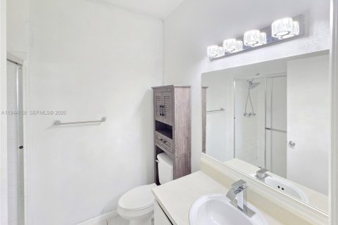 Condo in Pembroke Pines, Florida, 2 bedrooms  № 2004773 - photo 9