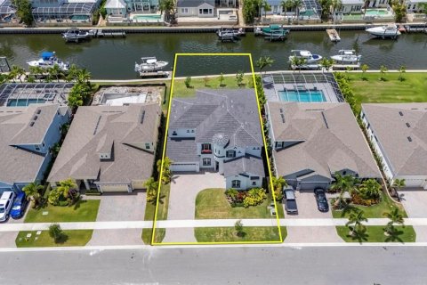 House in Apollo Beach, Florida 6 bedrooms, 490.9 sq.m. № 2126945 - photo 3
