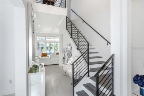 House in Apollo Beach, Florida 6 bedrooms, 490.9 sq.m. № 2126945 - photo 10