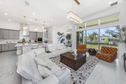House in Apollo Beach, Florida 6 bedrooms, 490.9 sq.m. № 2126945 - photo 27