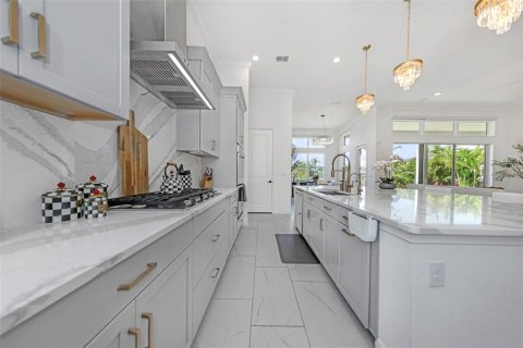 House in Apollo Beach, Florida 6 bedrooms, 490.9 sq.m. № 2126945 - photo 21