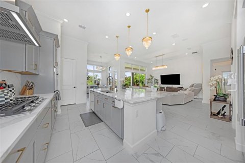 House in Apollo Beach, Florida 6 bedrooms, 490.9 sq.m. № 2126945 - photo 22