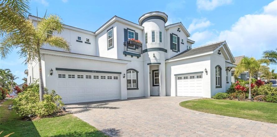 House in Apollo Beach, Florida 6 bedrooms, 490.9 sq.m. № 2126945