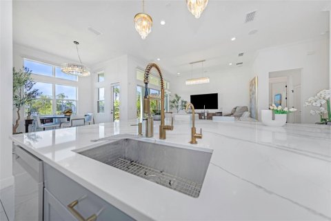 House in Apollo Beach, Florida 6 bedrooms, 490.9 sq.m. № 2126945 - photo 19