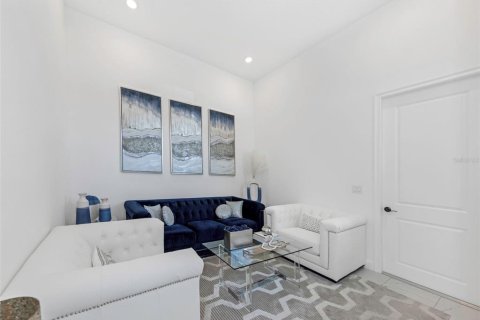 House in Apollo Beach, Florida 6 bedrooms, 490.9 sq.m. № 2126945 - photo 8