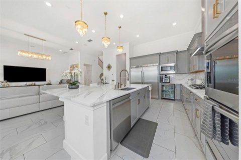 House in Apollo Beach, Florida 6 bedrooms, 490.9 sq.m. № 2126945 - photo 23