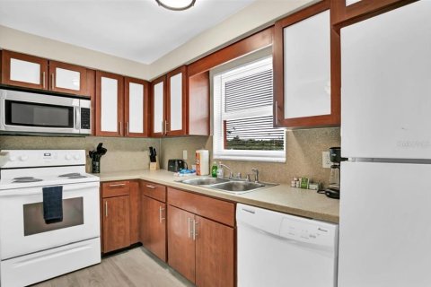 Immobilier commercial à vendre à Redington Shores, Floride: 559.36 m2 № 1916512 - photo 4