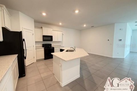 House in Wesley Chapel, Florida 3 bedrooms, 147.99 sq.m. № 2098608 - photo 9