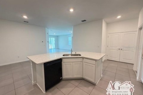 House in Wesley Chapel, Florida 3 bedrooms, 147.99 sq.m. № 2098608 - photo 15