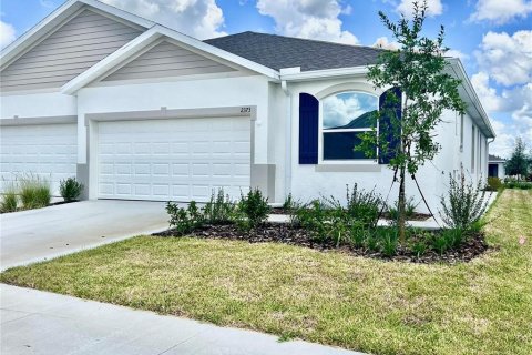 House in Wesley Chapel, Florida 3 bedrooms, 147.99 sq.m. № 2098608 - photo 3