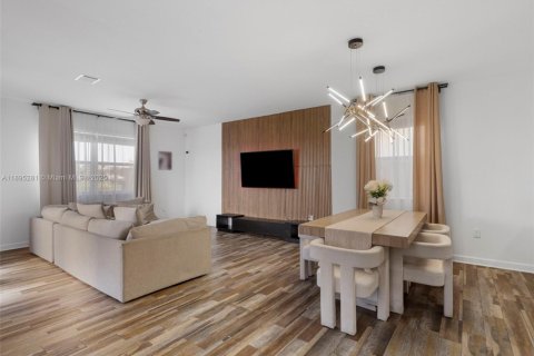 House in Homestead, Florida 3 bedrooms, 188.03 sq.m. № 1955044 - photo 18