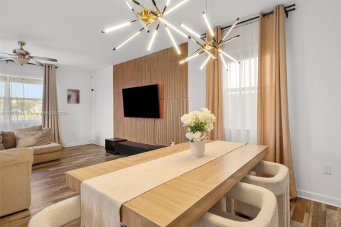 House in Homestead, Florida 3 bedrooms, 188.03 sq.m. № 1955044 - photo 24