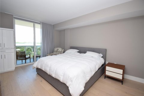 Condo in Bal Harbour, Florida, 1 bedroom  № 1705934 - photo 8