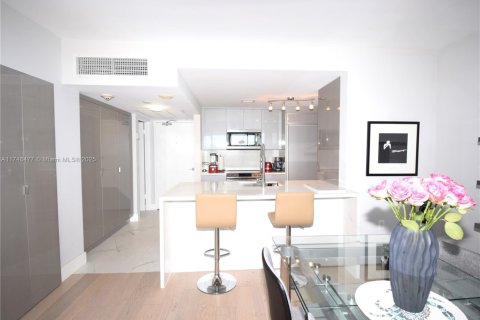 Condo in Bal Harbour, Florida, 1 bedroom  № 1705934 - photo 4
