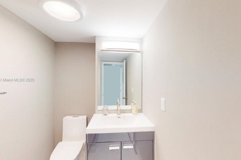 Condo in Bal Harbour, Florida, 1 bedroom  № 1705934 - photo 6