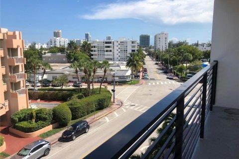 Condo in Miami Beach, Florida, 2 bedrooms  № 1920081 - photo 6
