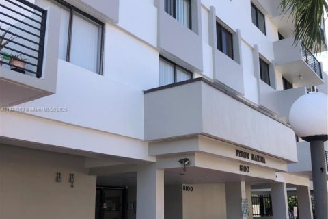 Condo in Miami Beach, Florida, 2 bedrooms  № 1920081 - photo 2