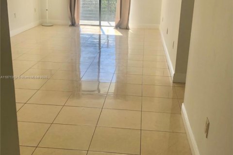 Condo in Miami Beach, Florida, 2 bedrooms  № 1920081 - photo 4