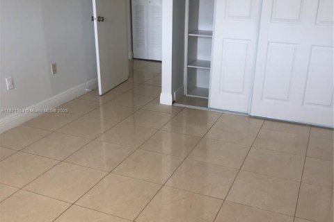 Condo in Miami Beach, Florida, 2 bedrooms  № 1920081 - photo 7