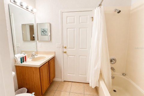 Townhouse in Davenport, Florida 4 bedrooms, 138.61 sq.m. № 2318391 - photo 4