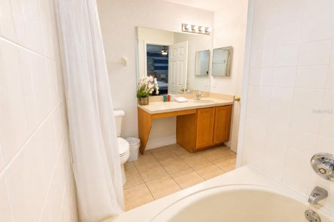 Townhouse in Davenport, Florida 4 bedrooms, 138.61 sq.m. № 2318391 - photo 21
