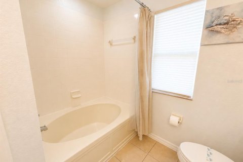 Townhouse in Davenport, Florida 4 bedrooms, 138.61 sq.m. № 2318391 - photo 20