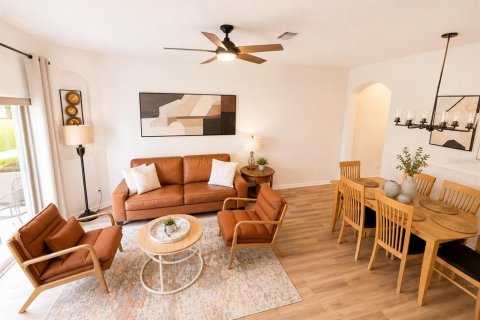 Townhouse in Davenport, Florida 4 bedrooms, 138.61 sq.m. № 2318391 - photo 9