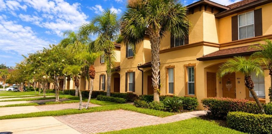 Townhouse in Davenport, Florida 4 bedrooms, 138.61 sq.m. № 2318391