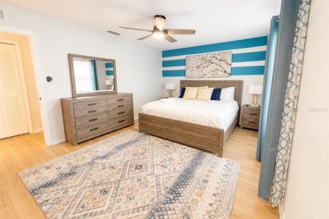 Townhouse in Davenport, Florida 4 bedrooms, 138.61 sq.m. № 2318391 - photo 17