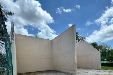 Condominio en venta en Pembroke Pines, Florida, 1 dormitorio, 58.34 m2 № 1758812 - foto 13