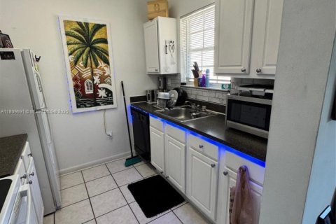 Condominio en venta en Pembroke Pines, Florida, 1 dormitorio, 58.34 m2 № 1758812 - foto 5