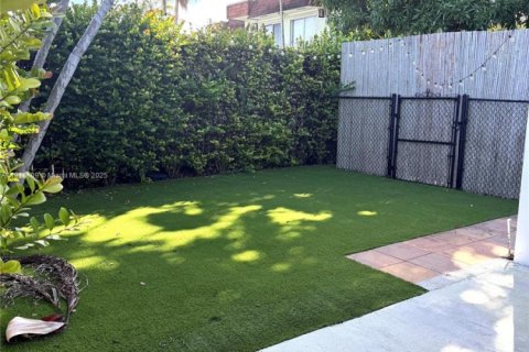 Снять в аренду виллу или дом в Майами, Флорида 1 спальня, 62.43м2, № 1965910 - фото 10