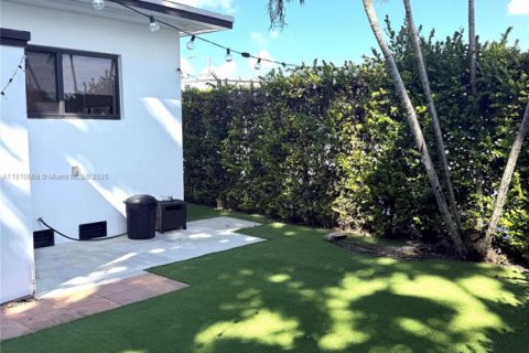 Снять в аренду виллу или дом в Майами, Флорида 1 спальня, 62.43м2, № 1965910 - фото 9