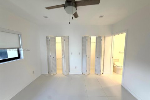 Снять в аренду виллу или дом в Майами, Флорида 1 спальня, 62.43м2, № 1965910 - фото 7