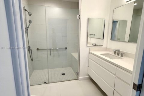 Снять в аренду виллу или дом в Майами, Флорида 1 спальня, 62.43м2, № 1965910 - фото 8