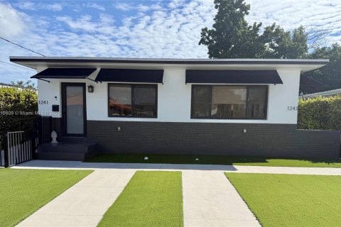 Снять в аренду виллу или дом в Майами, Флорида 1 спальня, 62.43м2, № 1965910 - фото 2