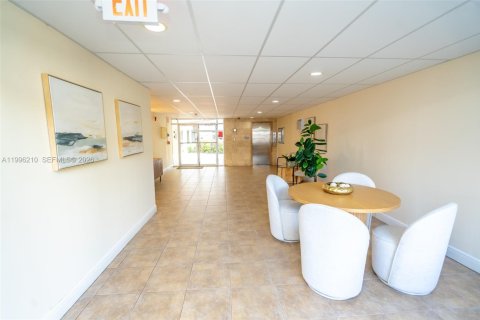 Copropriété à vendre à North Miami Beach, Floride: 2 chambres, 86.21 m2 № 2058378 - photo 30