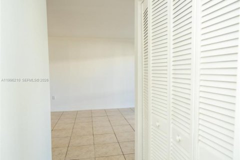 Copropriété à vendre à North Miami Beach, Floride: 2 chambres, 86.21 m2 № 2058378 - photo 10