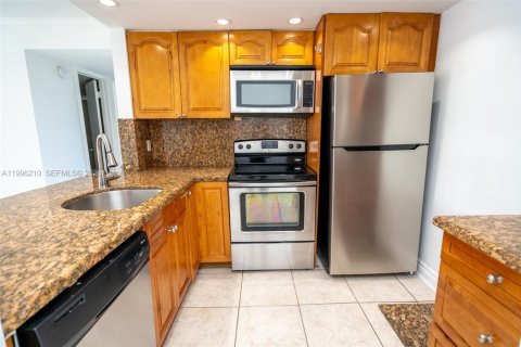Copropriété à vendre à North Miami Beach, Floride: 2 chambres, 86.21 m2 № 2058378 - photo 5