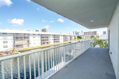 Condo à North Miami Beach, Floride, 2 chambres  № 2058378