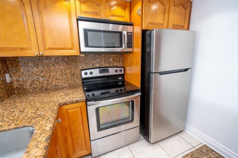 Copropriété à vendre à North Miami Beach, Floride: 2 chambres, 86.21 m2 № 2058378 - photo 7