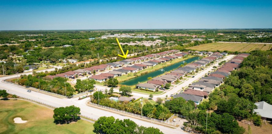 House in Vero Beach, Florida 2 bedrooms, 191.38 sq.m. № 1226825