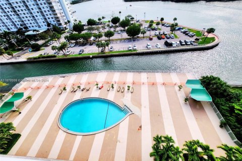 Copropriété à louer à Sunny Isles Beach, Floride: 1 chambre, 64.57 m2 № 1984791 - photo 6