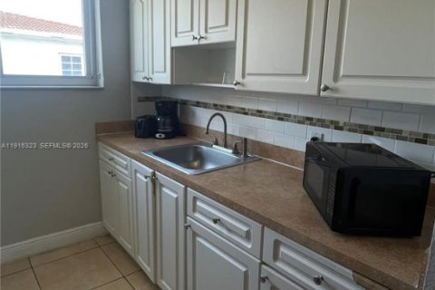 Villa ou maison à louer à Miami Beach, Floride: 1 chambre № 2019354 - photo 18